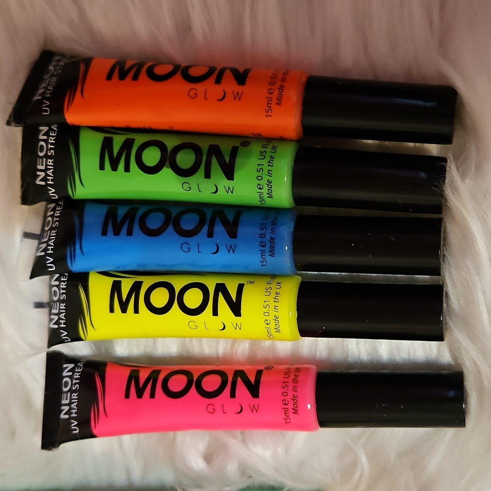 Blacklight Makeup Bundle - Picture 4 of 5